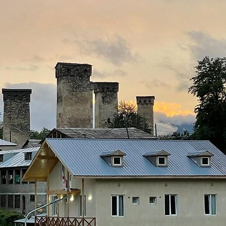 Гостевой дом Ратиани Местия Экстерьер фото