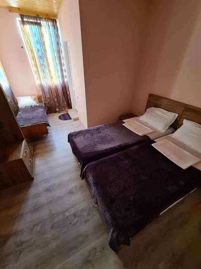 Гостевой дом Ратиани Местия Экстерьер фото