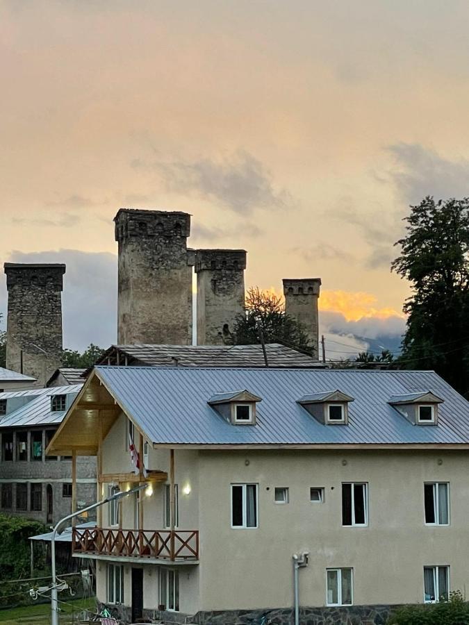 Гостевой дом Ратиани Местия Экстерьер фото