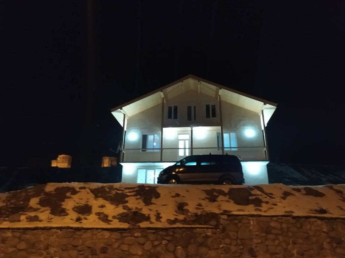 Гостевой дом Ратиани Местия Экстерьер фото