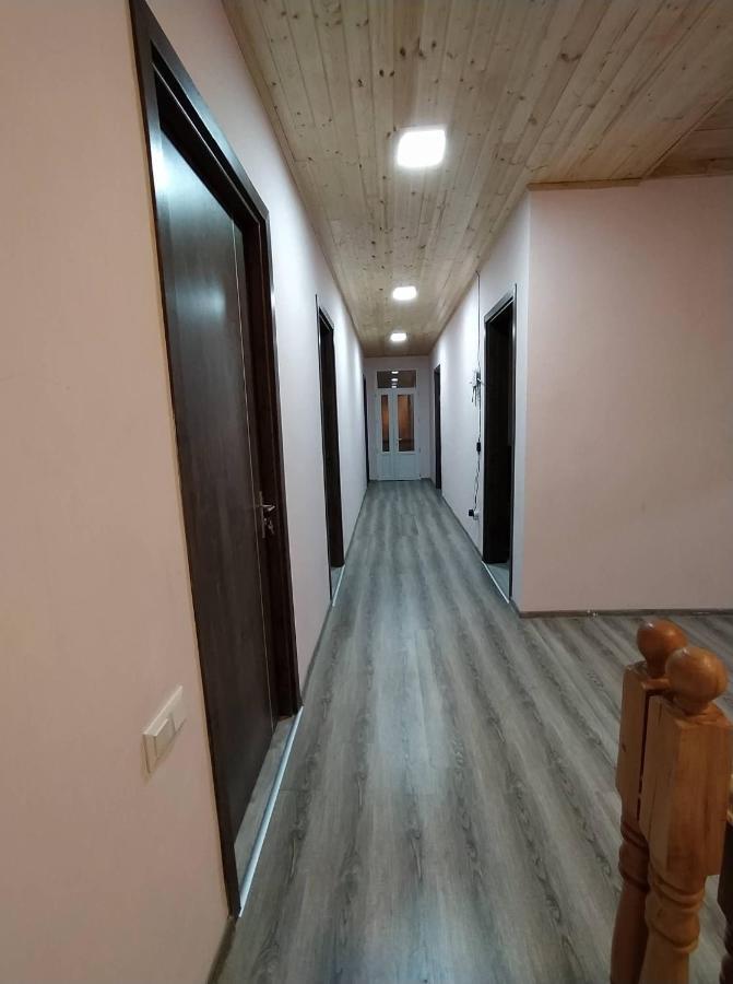 Гостевой дом Ратиани Местия Экстерьер фото